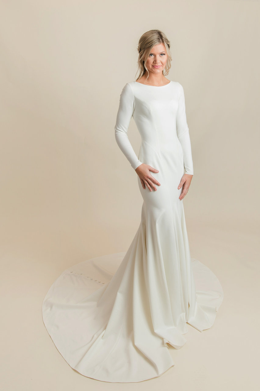 

Simple Elegant Crepe Mermaid Wedding Dresses Modest With Long Sleeves Jewel Round Neck Button Back LDS Informal Modest Bridal Gowns Custom, Champagne