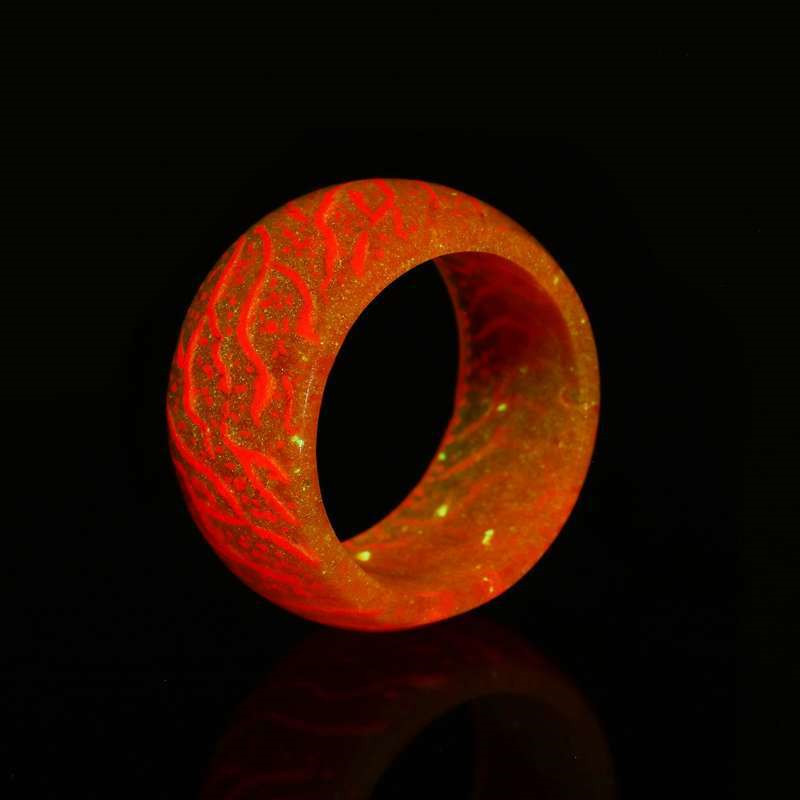 

New Arrival Luminous Glow in the Dark Ring 2020 Illuminate Design for Gift New Products 2020 Resin Flame Design Glowing Ring Finger Ring
