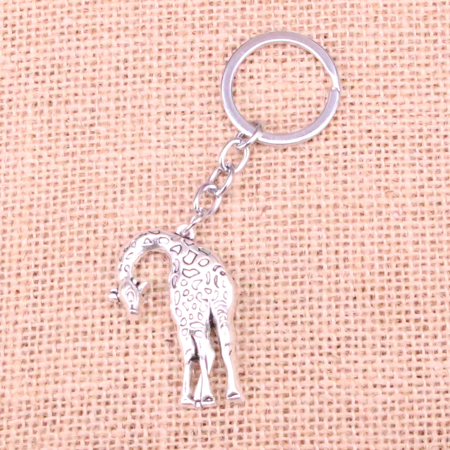 

New Keychain 42*28mm giraffe Pendants DIY Men Car Key Chain Ring Holder Keyring Souvenir Jewelry Gift, Slivery;golden