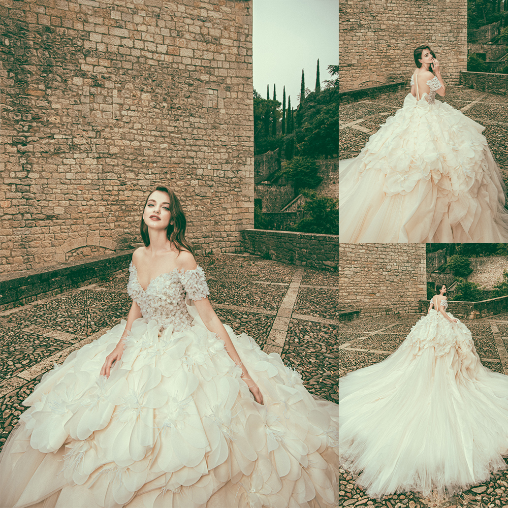 

Newest Bohemian Corona Borealis Ball Gown Wedding Dresses Short Sleeve Tulle Lace Pearls Tiers Wedding Gowns Sweep Train robe de mariée, Nude