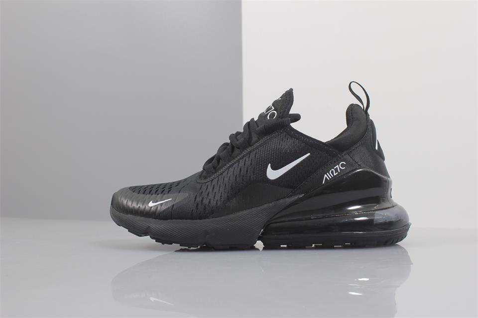 270 trainers black and white