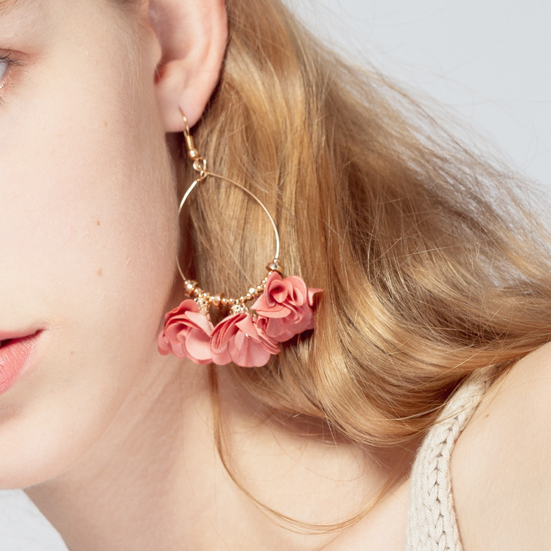 

European and American Earrings popular jewelry small fresh Earrings Flower tassels fashionable elegant girl