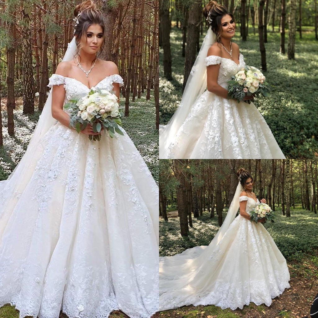 

2020 Glamorous Cap Sleeve 3D Flowers Lace Wedding Dresses Off Shoulder Full Appliqued Plus Size Bridal Country Wedding Gowns, Silver