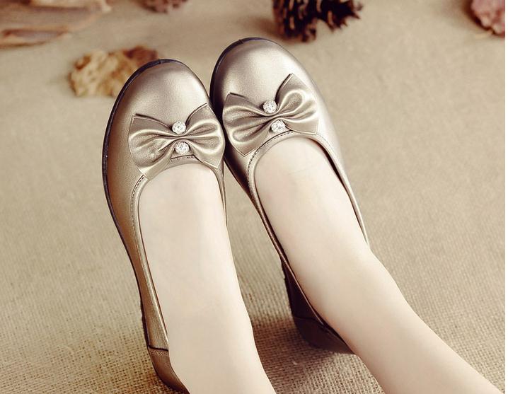 

2019 Women's shoes in Spring and Autumn with New style Slope heel round head Anti-skid of Soft Bottom mother shoes @QQ636215, Black