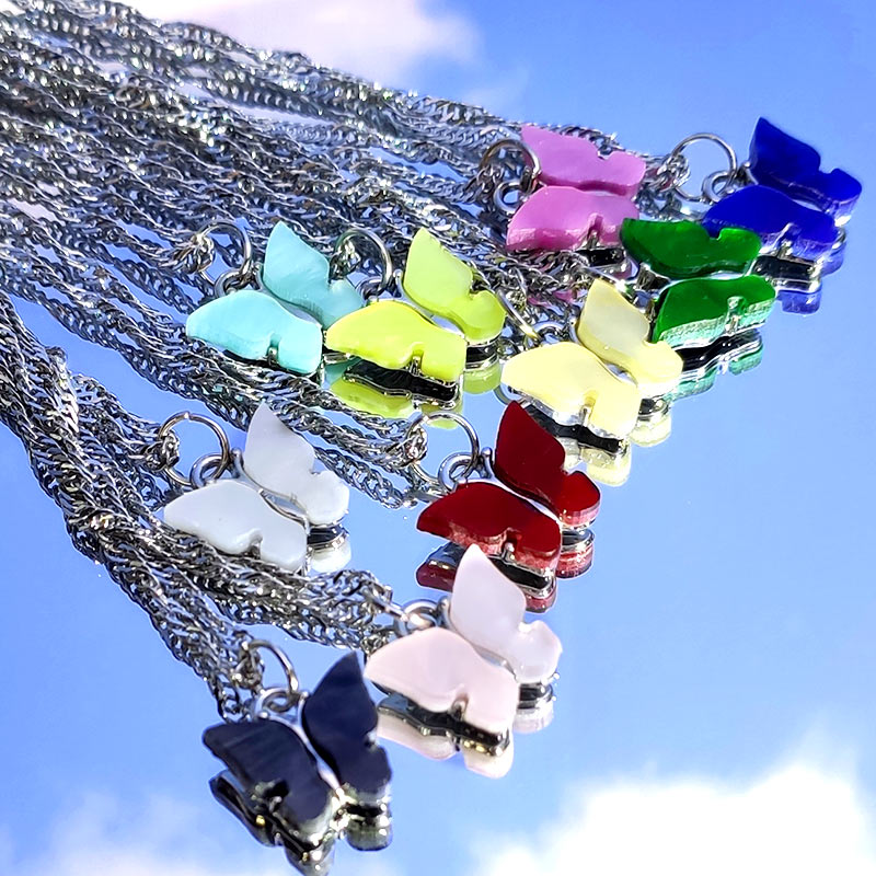 

Chains JUST FEEL Fashion Butterfly Twisted Chain Choker Necklace For Women Acrylic Resin Silver Color Jewelry Party Gift