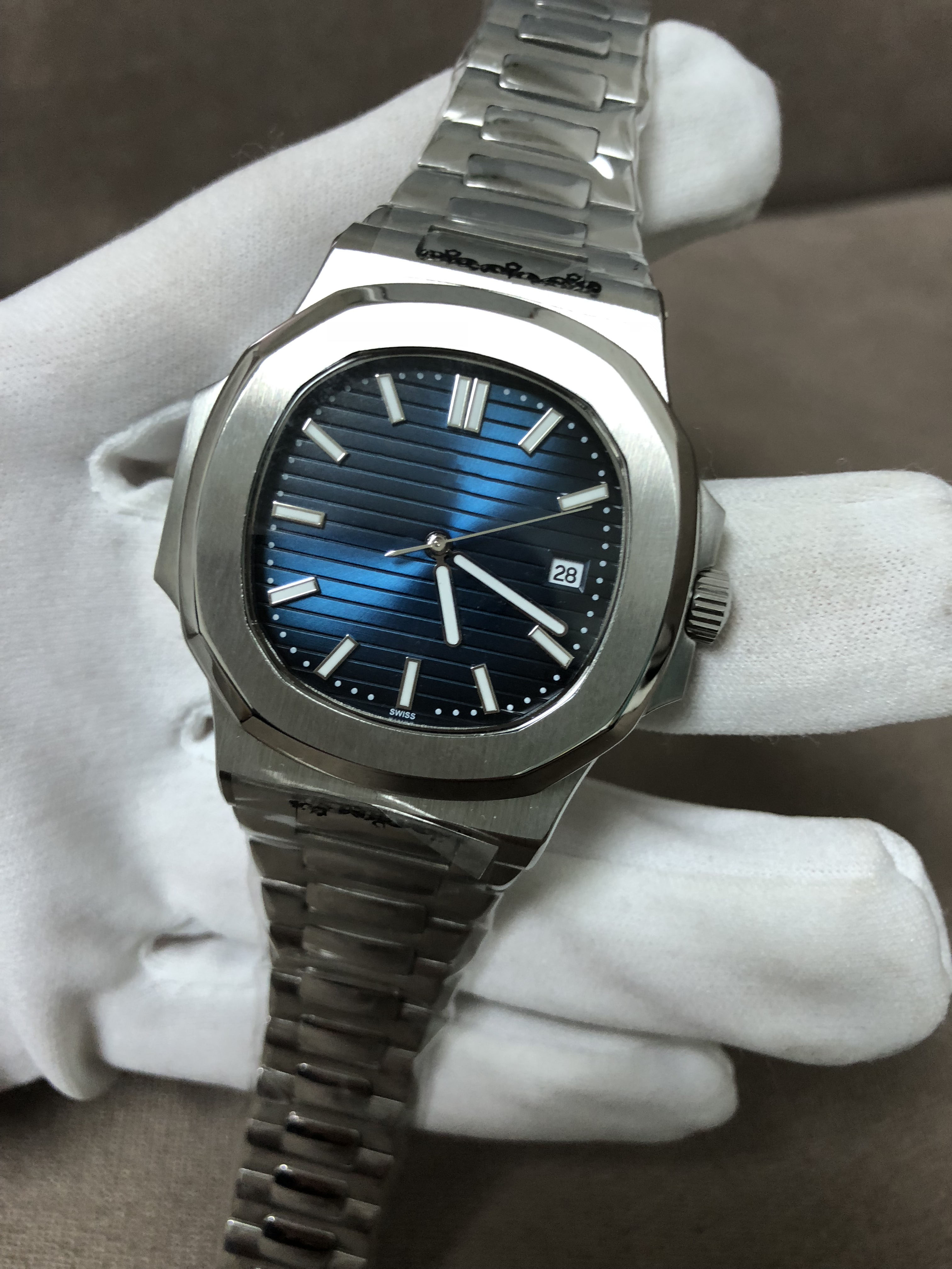 

2020 Designer Luxury Nautilus Watch Master 5711 Stainless Steel Classical Blue Dial Automatic Movement Orologio di Lusso Mens Wristwatch, Slivery;brown
