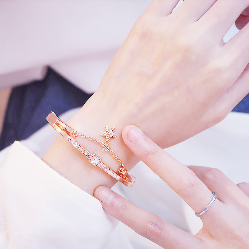 

Wholesale-Designer Brand Five-pointed star Star luxury Pendant Charm Chain Bracelet Couple Gifts Bracelets Jewelry Free Shipping