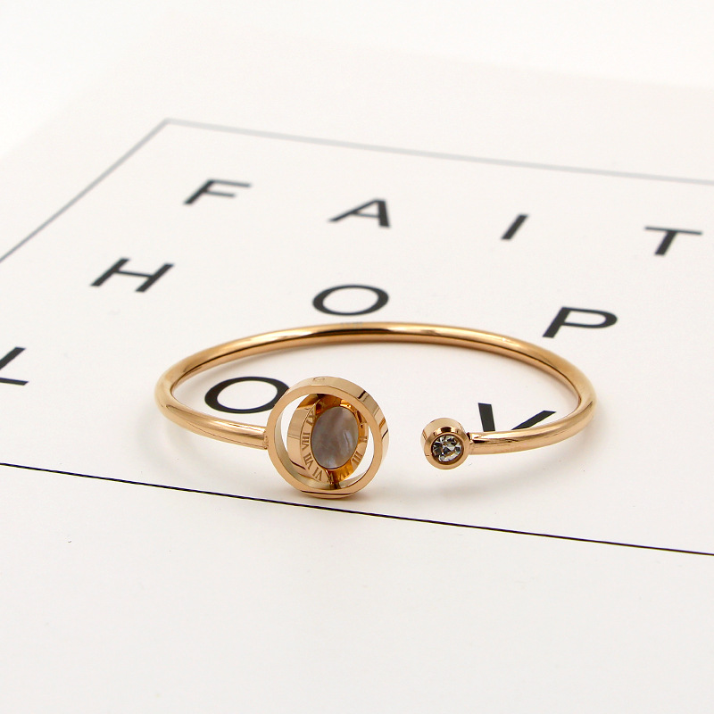 

Wholesale-PB5 fashion rotatable whit stone and Rome figures round cakepla 18k gold plate bangle for friend gifts free shipping