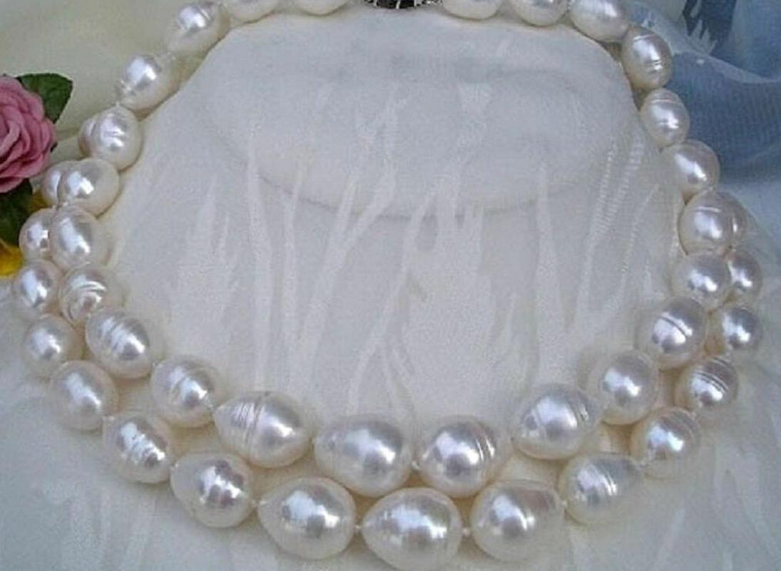 

9-10mm White Freshwater Pearl Necklace 89cm
