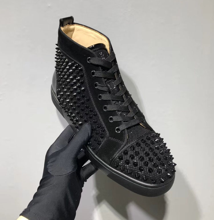 Vente en gros rouge Soles Hommes Femmes Rouge Bas Mode Chaussures de sport noir net sable avec Spikes High Top Lace Up unisexe Marque confortable