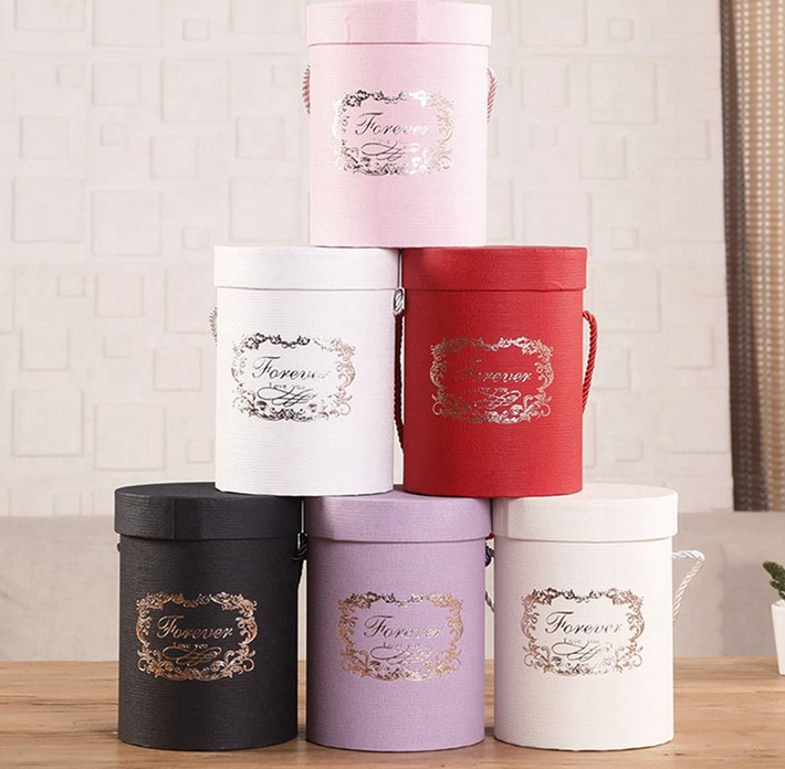 

Round Flower Paper Boxes With Lid and rope Hug Bucket Florist Gift Packaging Box Candy Bar Boxes Party Wedding Supplies