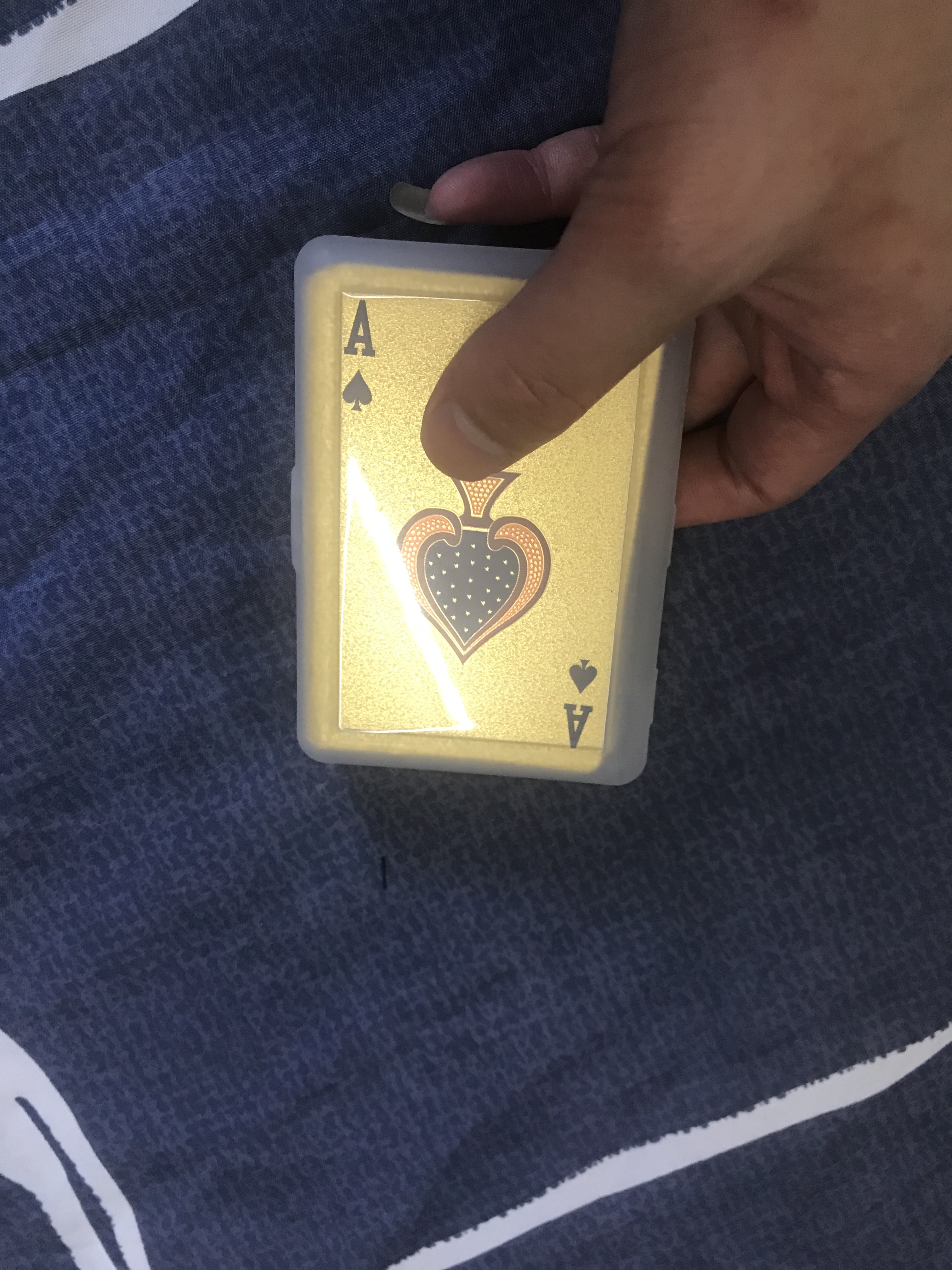 

Fashion Personality Poker Playing Card Golden Frosted High Temperature Laser Embossing PET Waterproof Poker keychain pendant