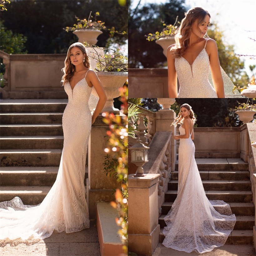 

2020 Mermaid Wedding Dresses Spaghetti Strap Sleeveless Appliqued Beaded Sequins Bridal Gown Sexy Backless Court Train Vestidos De Novia, Beige