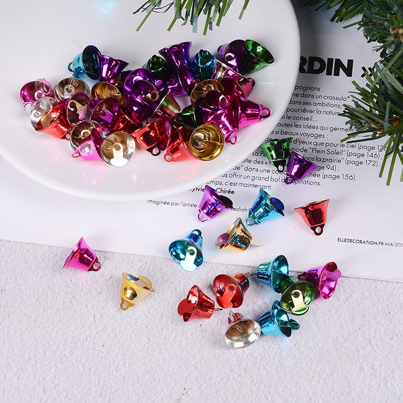 

2018 New 50pcs/lot Christmas Colorful Metal Jingle Bells Xmas Tree Pendants DIY Decor New Year Party Supplies 16mm