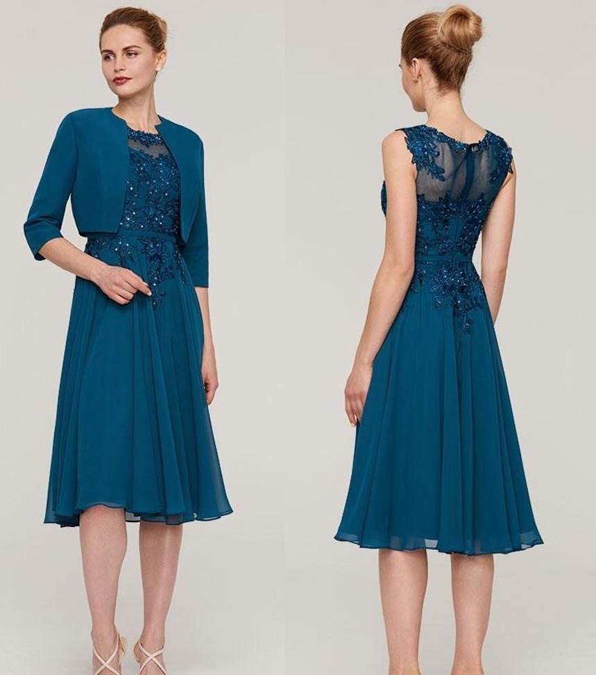 

2020 Knee-Length Chiffon Mother of the Bride Gowns With Jacket Scoop Neck Appliqued Beading Pleated Formal Mother Evening Dress