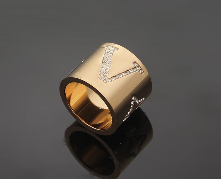 

European and American explosion V letter four leaf flower with diamond wide face ring couple super wide face ring, Golden;silver