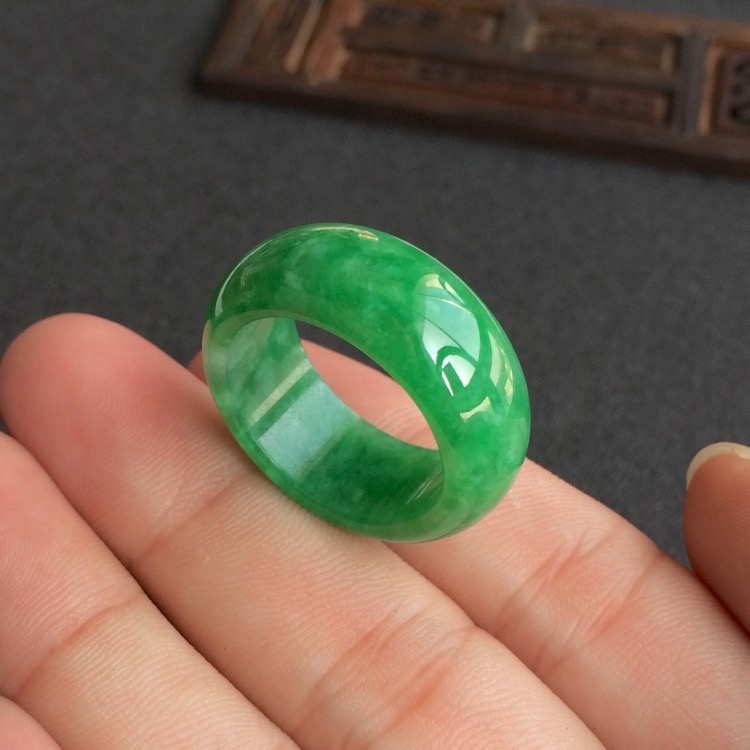 Fine Natural hand-carved black green Jadeite jade Leaf pendant necklace