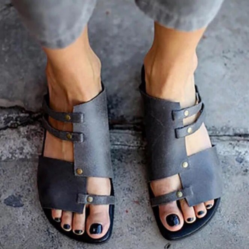 

Summer Women Slippers Patchwork Metal Decoration Flat Heel Retro Flip Flops Casual Beach Female Ladies Shoes Zapatos De Mujer, Gray