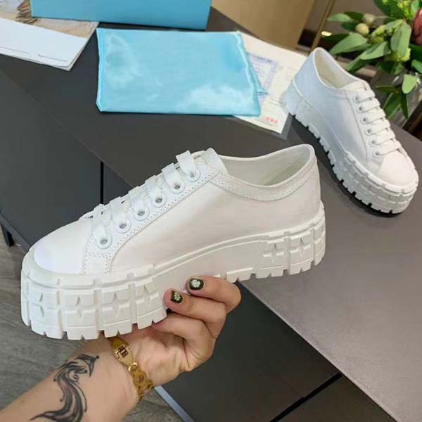 

2020 Designer Shoes Luxury Women Casual Shoes Fashion Silk breathability Beautiful Platform Sneakers Solid Colors Dress Shoe With box, White