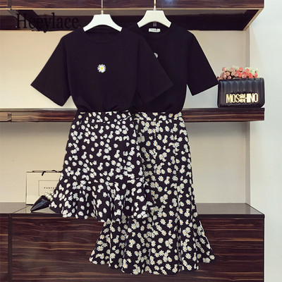 

plus size Summer New Two Piece Sets Women Daisy Floral Embroidery Cotton T-shirt+High Waist Pleated Print Long Mermaid Skirt Set, Short skirt set