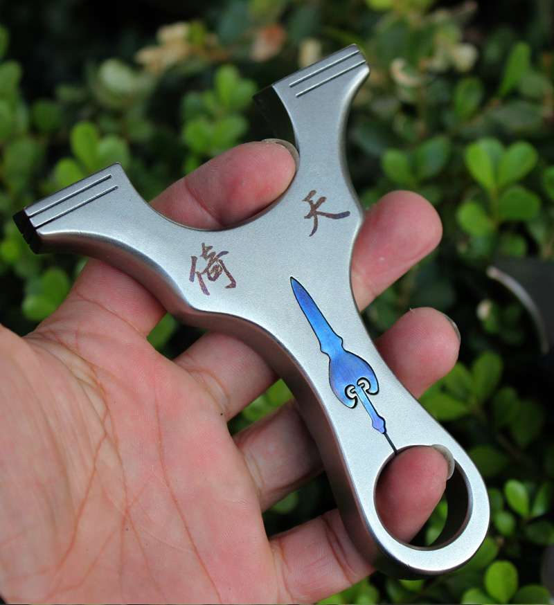 

Titanium Alloy Slingshot Powerful Archery Catapult Hunting Chinese Style Traditional Bow Recurve Sling Shot Flat Rubber Band Slingbow