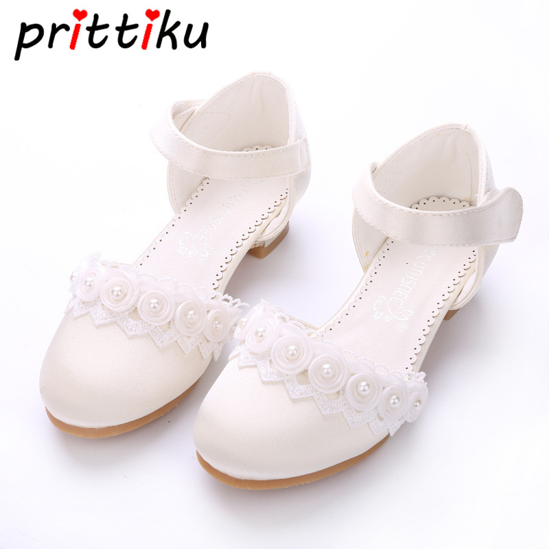 sandalia para daminha de casamento