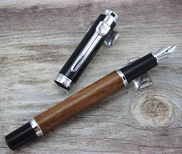 

Noble Jinhao 8802 Brown wood Fountain Pen with black cap, Red