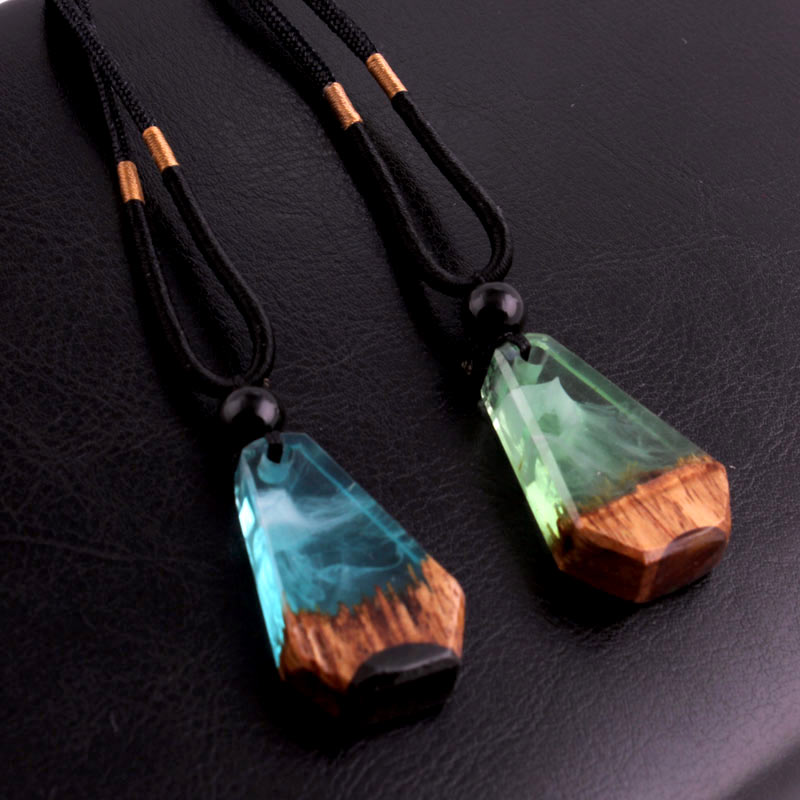 

New high-end pendant necklace sweater chain blue and green solidification time resin handmade bag pendant G001
