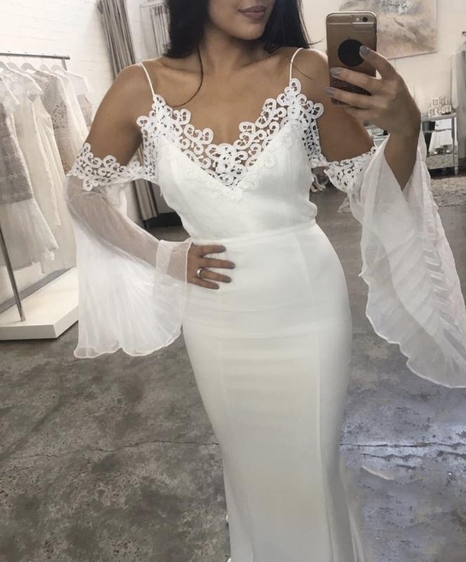

Flare Sleeve Bandage Dress High Quality Sexy White Strap Lace Celebrity Low bosom Pub Evening Party Bodycon Women Dresses