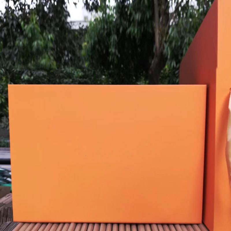 

sizes stock and customized paper gift bag kraft paper bag with handles wholesale