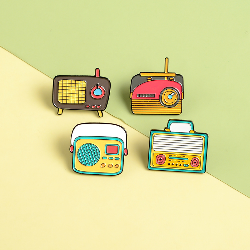 

Radio Brooches for Women Creative FM Radio Cartoon Badges Cute Pins Jewelry Lapel Pin Enamel Pin Backpack Bag Accessories Gifts