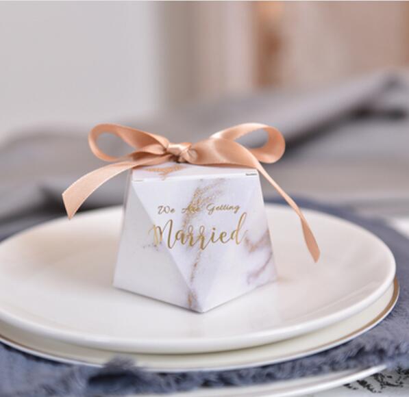

100 Pcs Creative White Marble Diamond Style Wedding Favors Candy Boxes Sugar Chocolate Box Bomboniera Party Supplies Gift Box