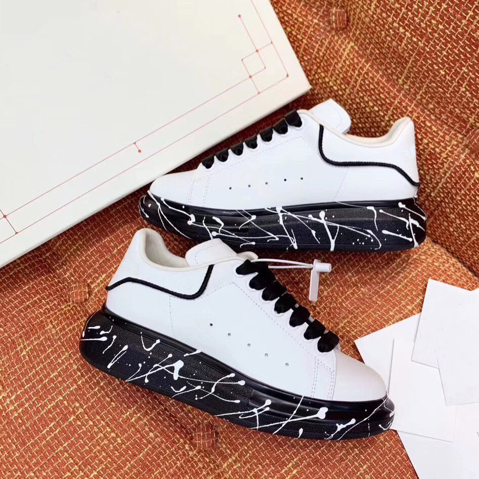 

2020 Fashion Luxury Designer Women Mens Casual Shoes Sneakers Black White Leather Platform Graffiti Shoes Unique Thick Bottom Dress Sneaker