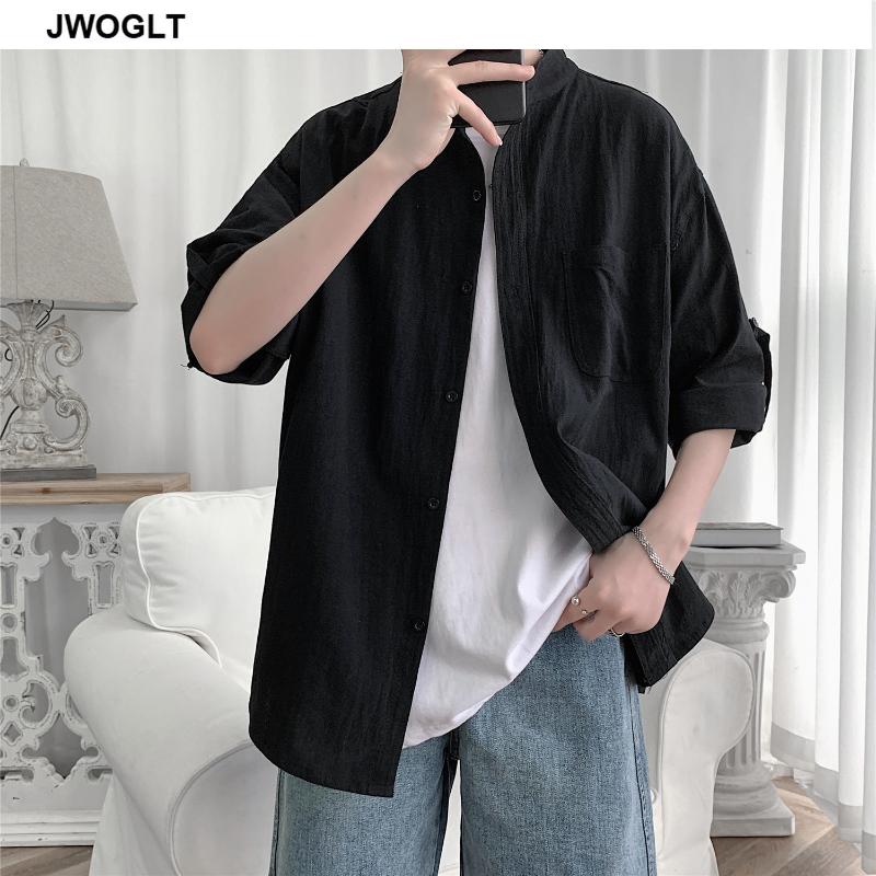camisa verde pantalon negro hombre