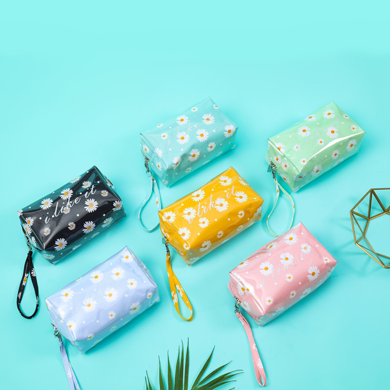 

The Newest Cute Korea Style Daisy Print Cosmetic Bag Small Women Portable PVC Waterproof Multi-function Make Up Bag