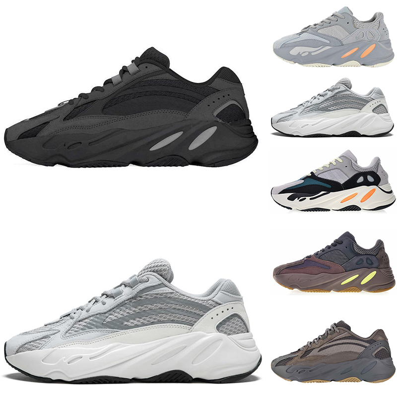 adidas yeezy 700 nere con punta lucida