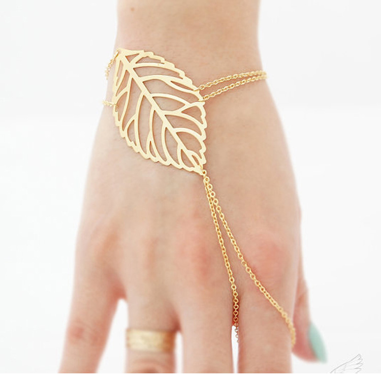 

Charm Bracelets Glamour Hollow Leaf Bracelet Simple Gold Silver Women Jewelry Wholesale