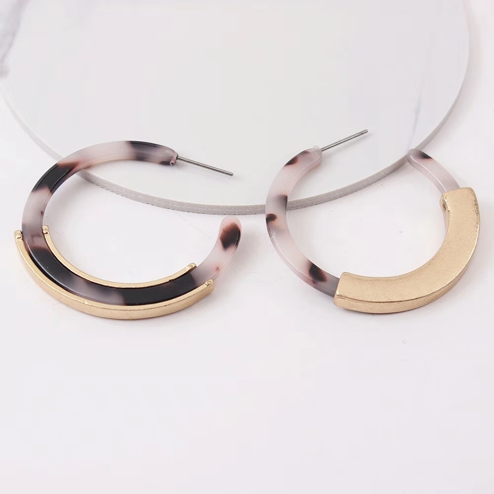 

Wholesale- Print hoop earrings for women alloy resin Splicing C shape huggie earring western fashion hot sale Acrylic jewelry free shipping