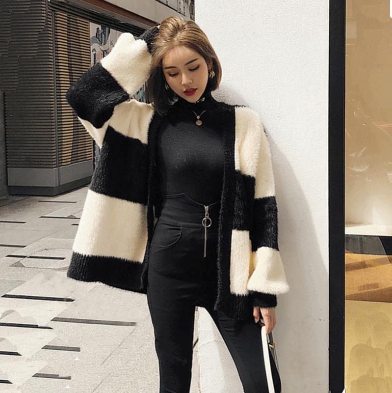 

Net red loose black and white striped coat women's lazy summer and winter sea horse hair short sweater cardigan