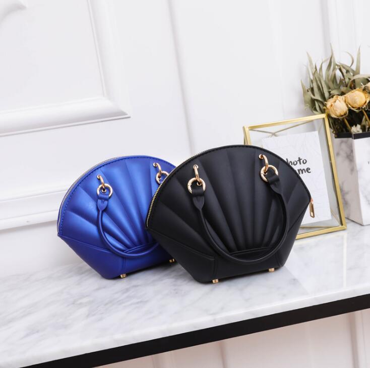 

wholesale women bag of high quality environmentally friendly fabrics women chain bag fashion stereo jelly shell bag sweet little fresh summe, Black;red