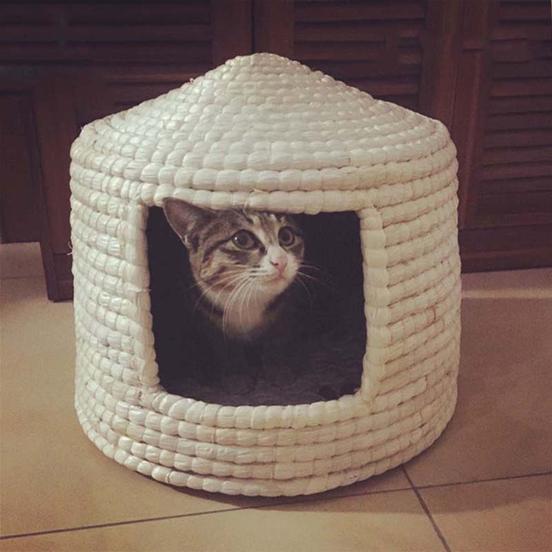 

Four seasons cat nest dog nest winter warm pet grass house hand woven pet bed Japanese cat's