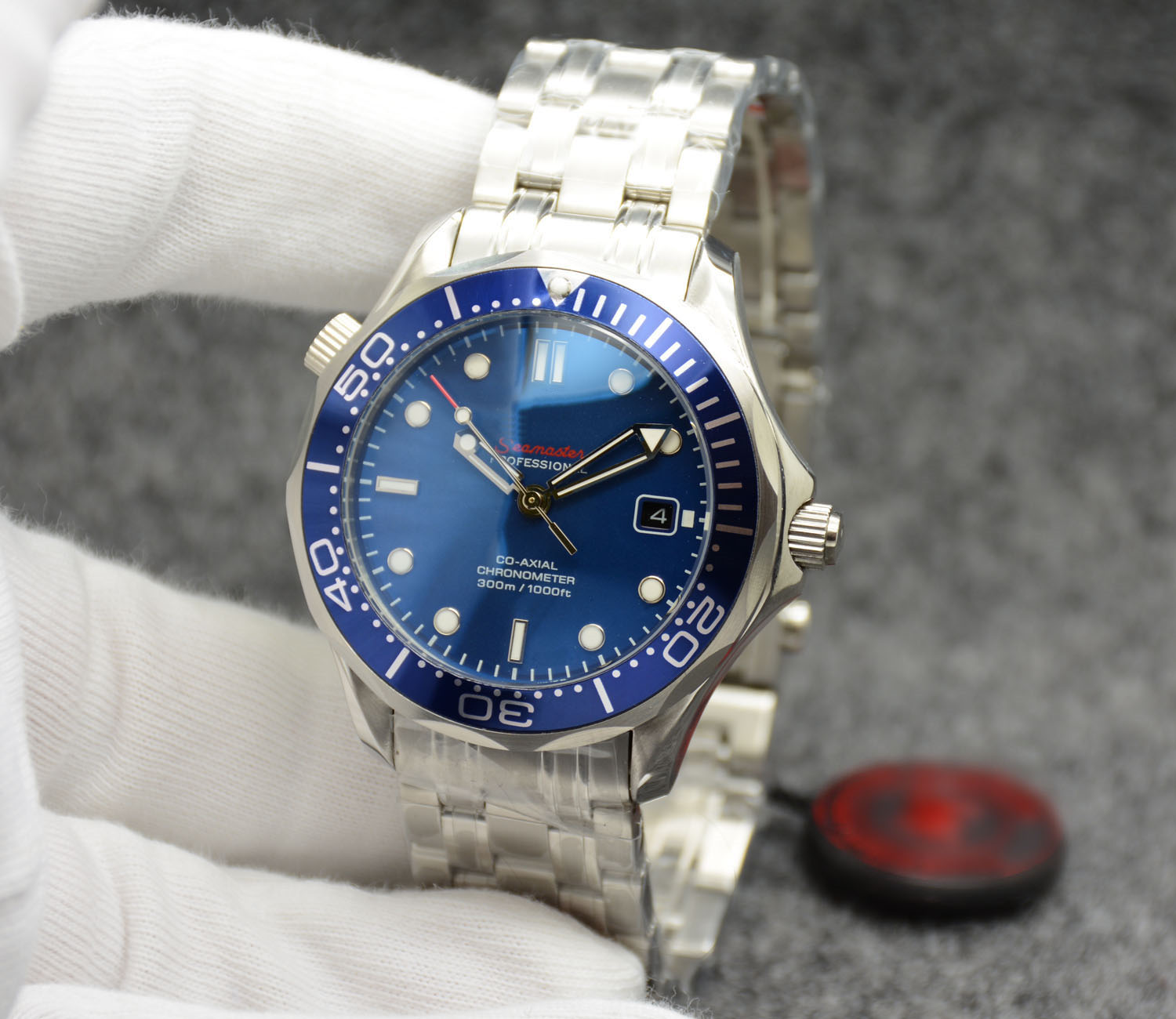 

Free Shipping Top 2813 42MM Automatic Outdoor Mens Watches Watch Silver Case Blue Dial With Blue Rotatable Bezel and Solid Case Back, Slivery;brown