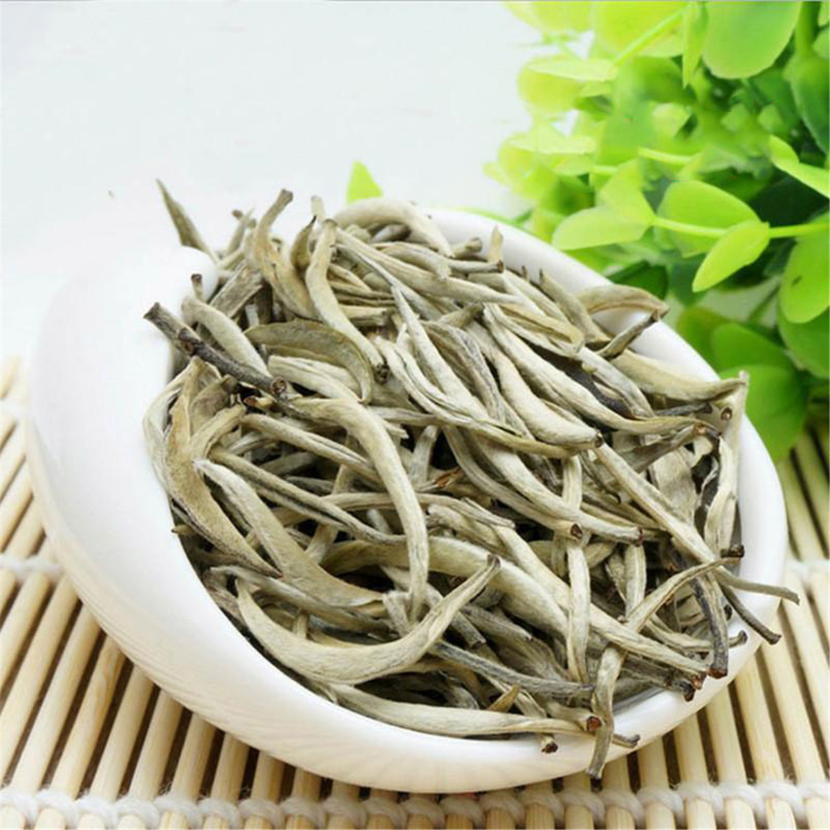 

Hot sales 100g Raw Puer Tea Yunnan Silver Needle White Tea Organic Natural Pu'er Oldest Tree Green Puer Tea