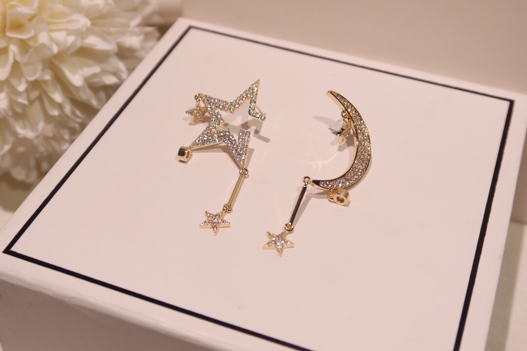 

Hot Sale 925 Sterling Silver Needle Brick Classic Temperament Fashion Star Moon Earrings French Quality Premium Quality Earrings, White