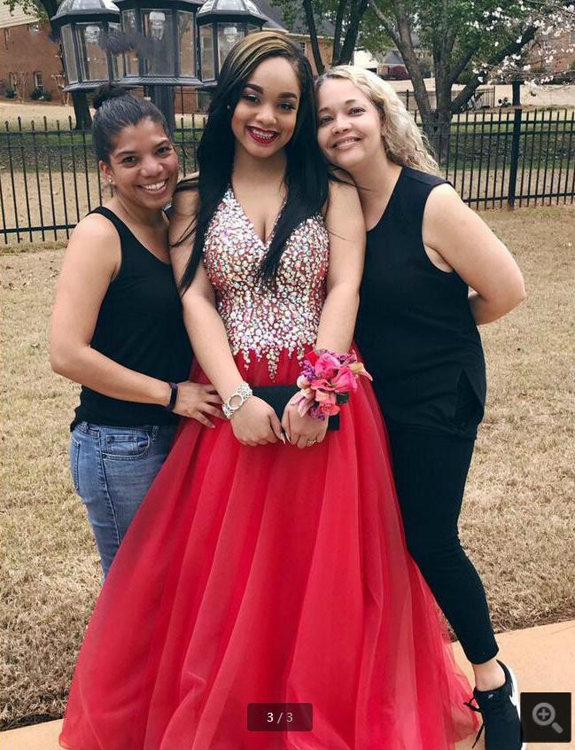 

2019 Vestido De Festa New arrival red halter neckline beaded crystals prom dress deep v neck sexy sheer back elegant prom gowns hot sale, Dark green