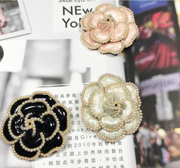 Camellia brooch coat coat suit collar accessories buckle pin brooch 2018 autumn and winter new fashion trinkets female