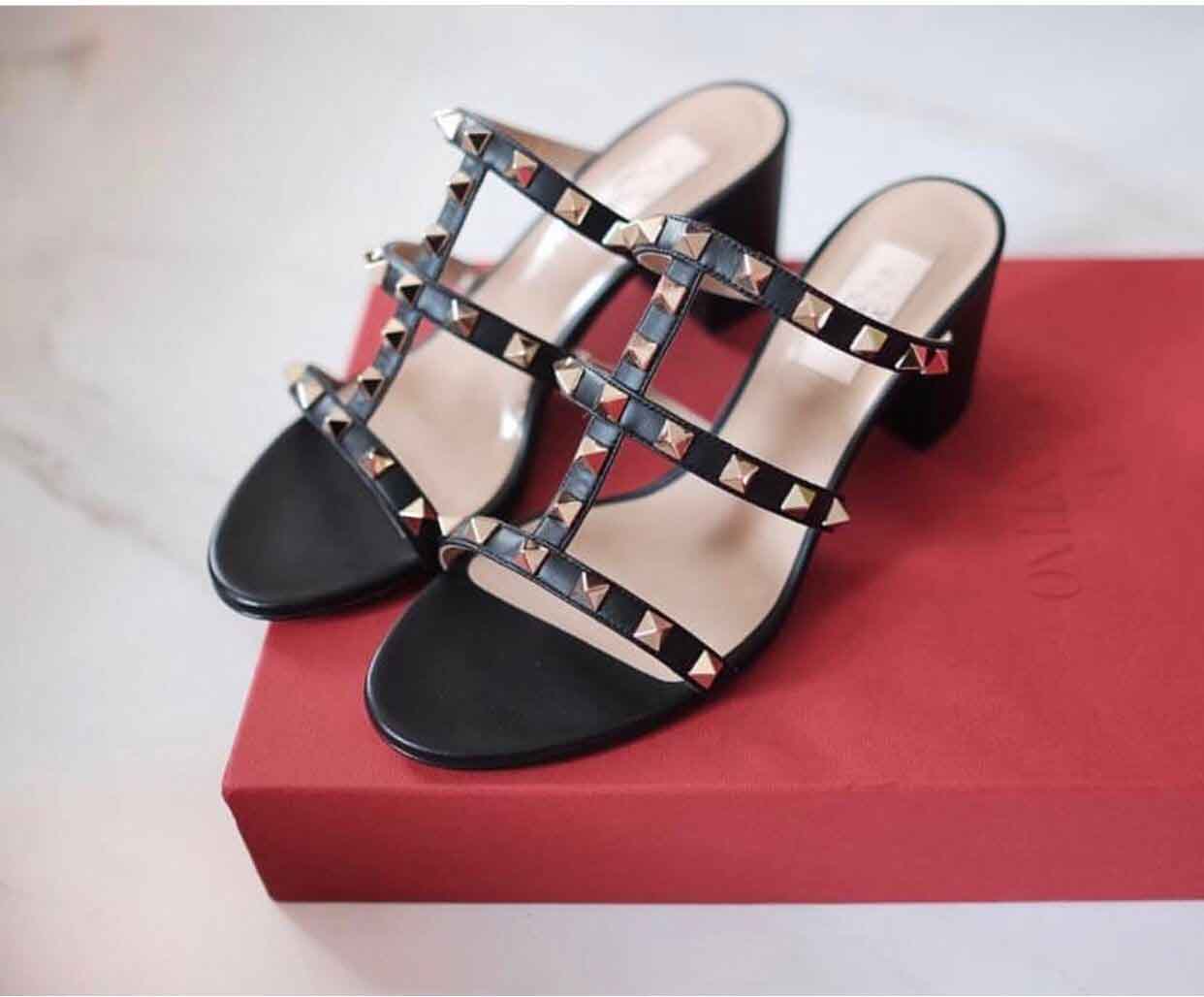 

Luxury Summer Women Sandals Rock Studs Chunky Heels Rivets Strappy Ladies Slippers Sandals High Heels Sandalias Mujer Party Wedding Dress