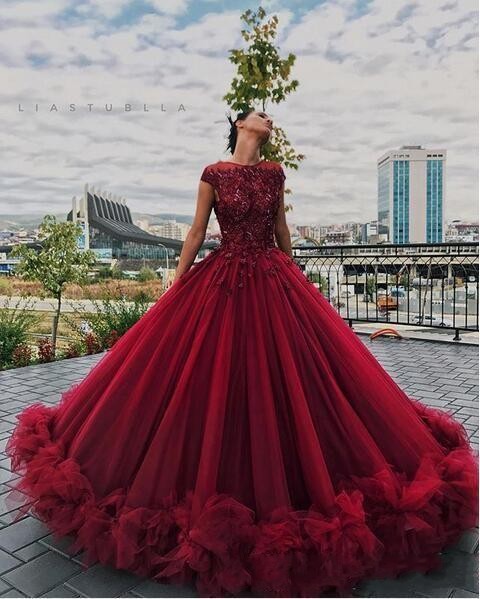 

2020 Prom Dresses Burgundy Lace Applique Illusion Crystal Beaded Cap Sleeves Ruffles Tulle Puffy Floor Length Evening Gowns Wear For Women, Lilac