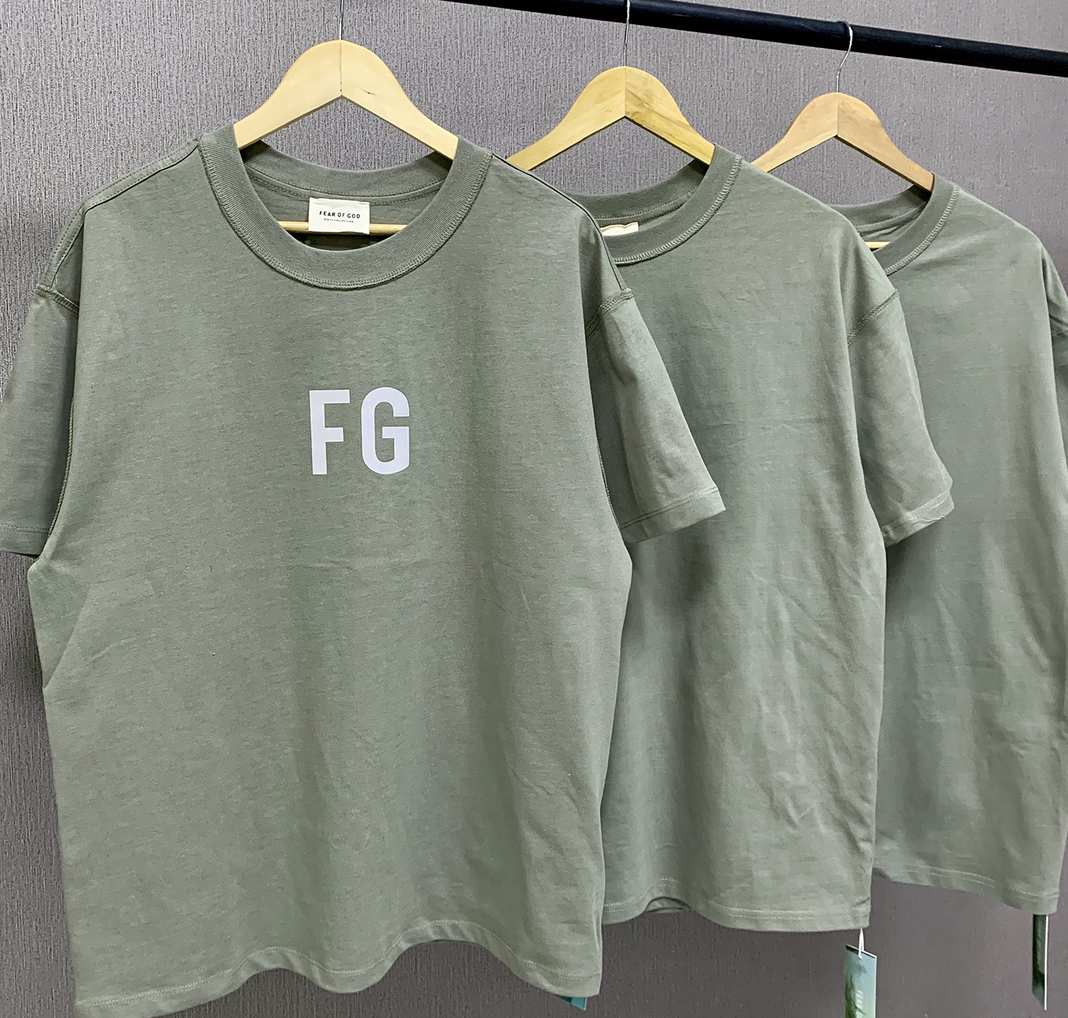 

US 2020 Designer Fashion FOG Tee Mens Designer T-shirt FEAR OF GOD Short-sleeved FG Army Green Olive Green Reflective 3M Casual Loose Europe, White;black