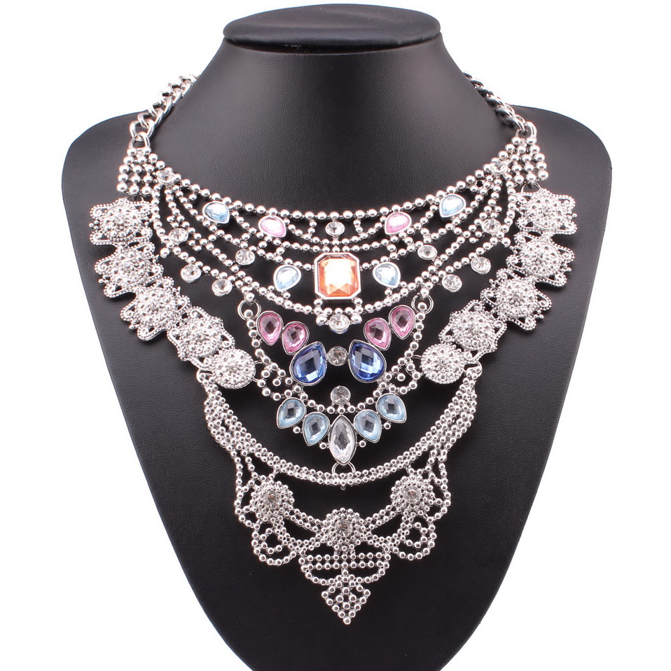 

2019 New Arrival Design Fashion Brand Women Necklace Chain Vintage Alloy Crystal Pendant Chunky Statement Necklace Wholesale